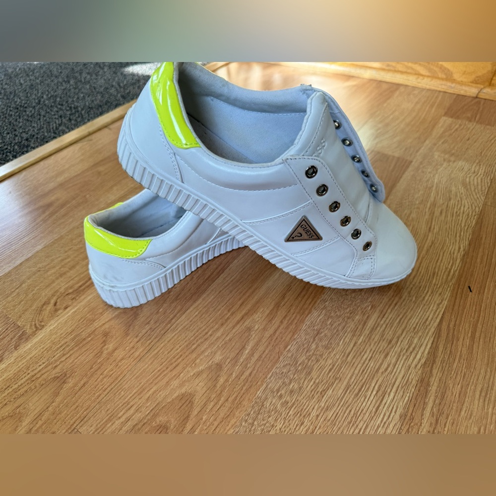 Guess shoe. Size 10M‎